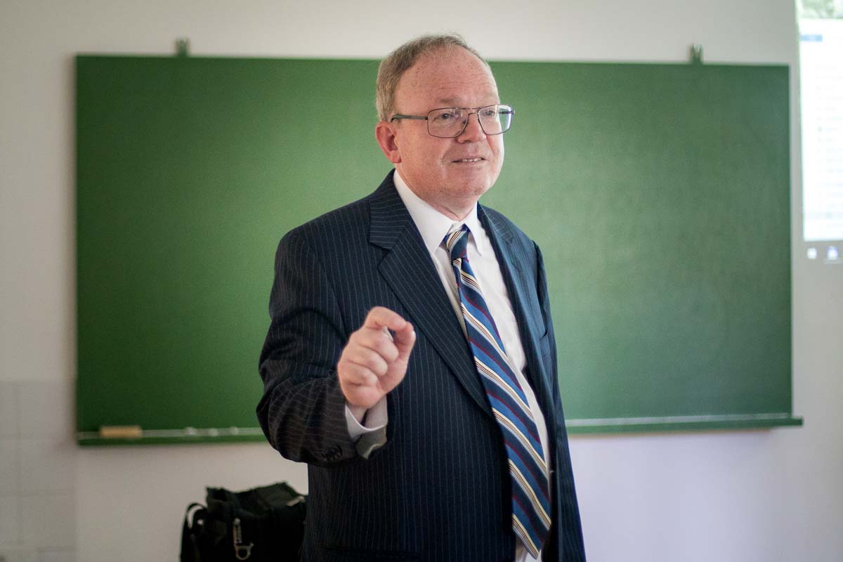 Dr. Rand Waltzman előadása a PTE-n; fotó: Csortos Szabolcs, UnivPécs