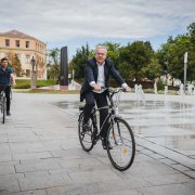 Kerékpáron a PTE rektori vezetése / Fotó: Csortos Szabolcs, UnivPécs