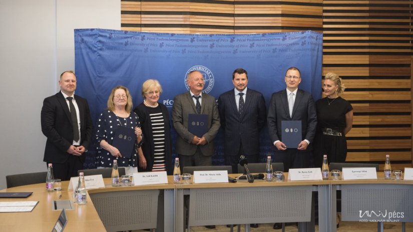Háromoldalú stratégiai összefogás