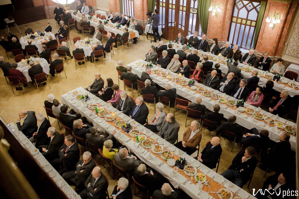 találkozók népszerű