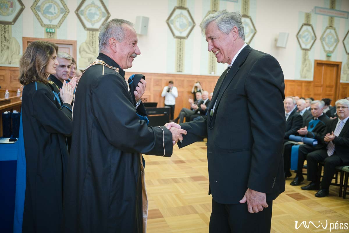 ​​​​A Pécsi Tudományegyetem 2018. november 8-án tartotta díszdoktoravató ünnepi szenátusi ülését, amelyen a honoris causa doktori címet vehetett át Dr. Stefan Pollak