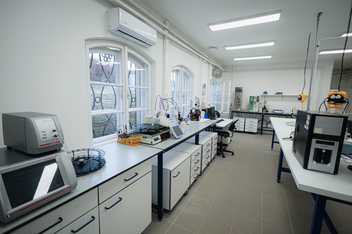 Pécsi Tudományegyetem Szőlészeti és Borászati Kutatóintézet akkreditált borminősítő laboratórium