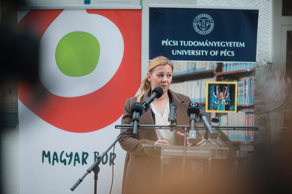 Pécsi Tudományegyetem Szőlészeti és Borászati Kutatóintézet akkreditált borminősítő laboratórium átadó - Felkai Beáta