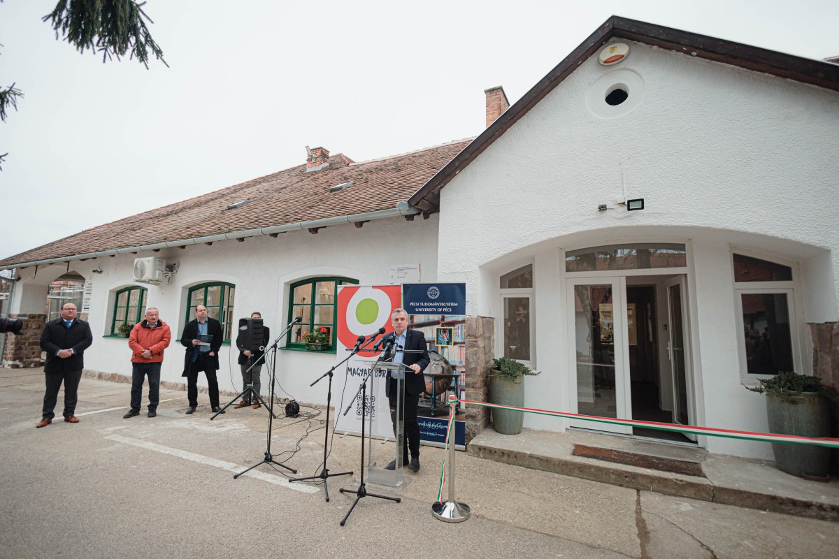 Pécsi Tudományegyetem Szőlészeti és Borászati Kutatóintézet akkreditált borminősítő laboratórium átadó ünnepség
