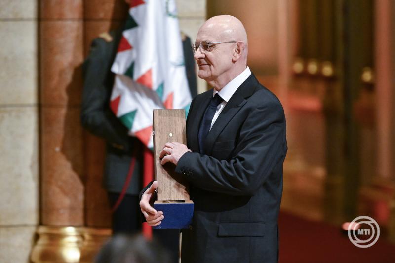 dr. Boros János Mihály filozófus, professor emeritus, a Filozófiai Doktori Iskola vezetője.