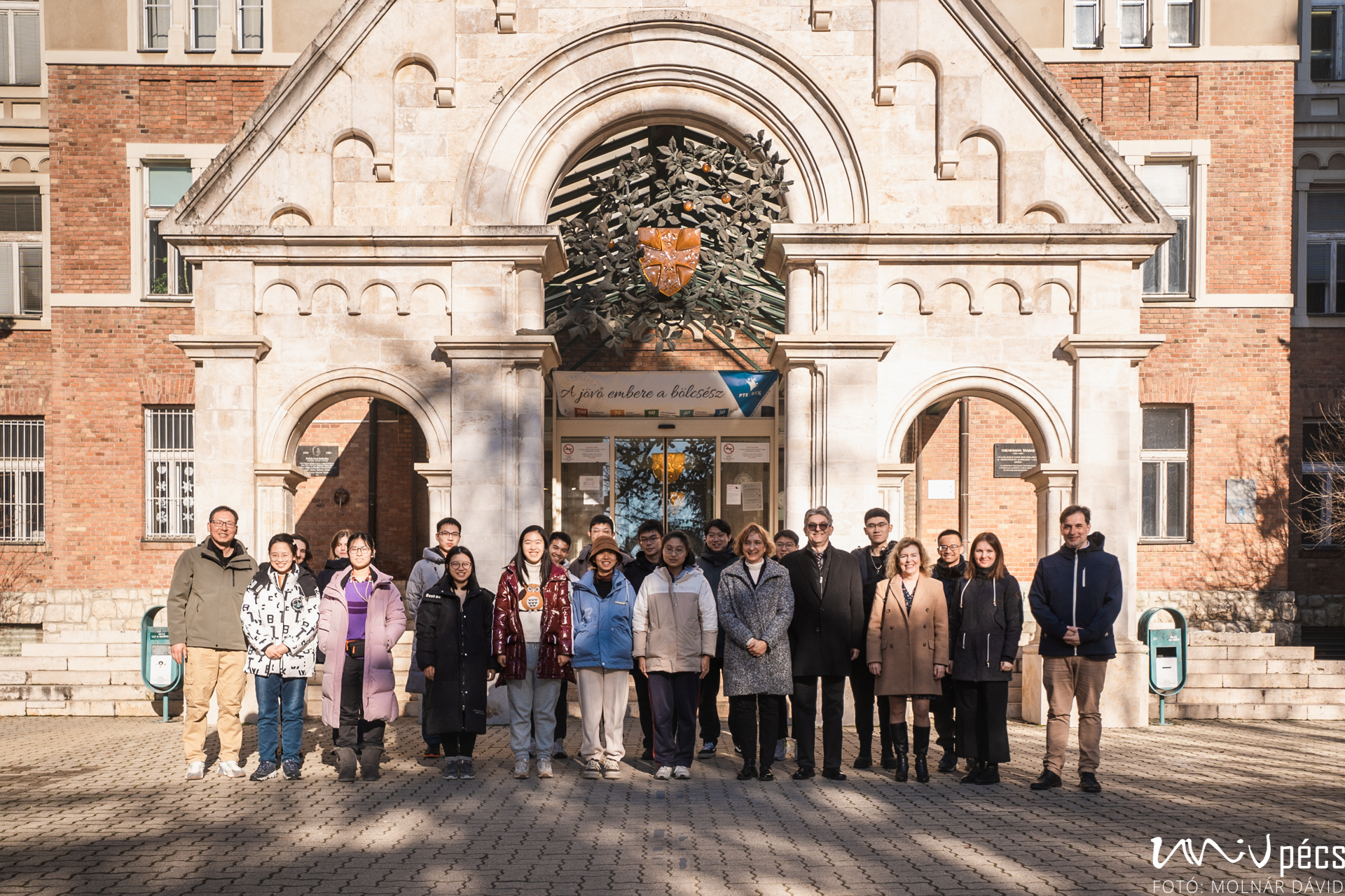 14 Shanghai Students in the Pécs Winter School Program