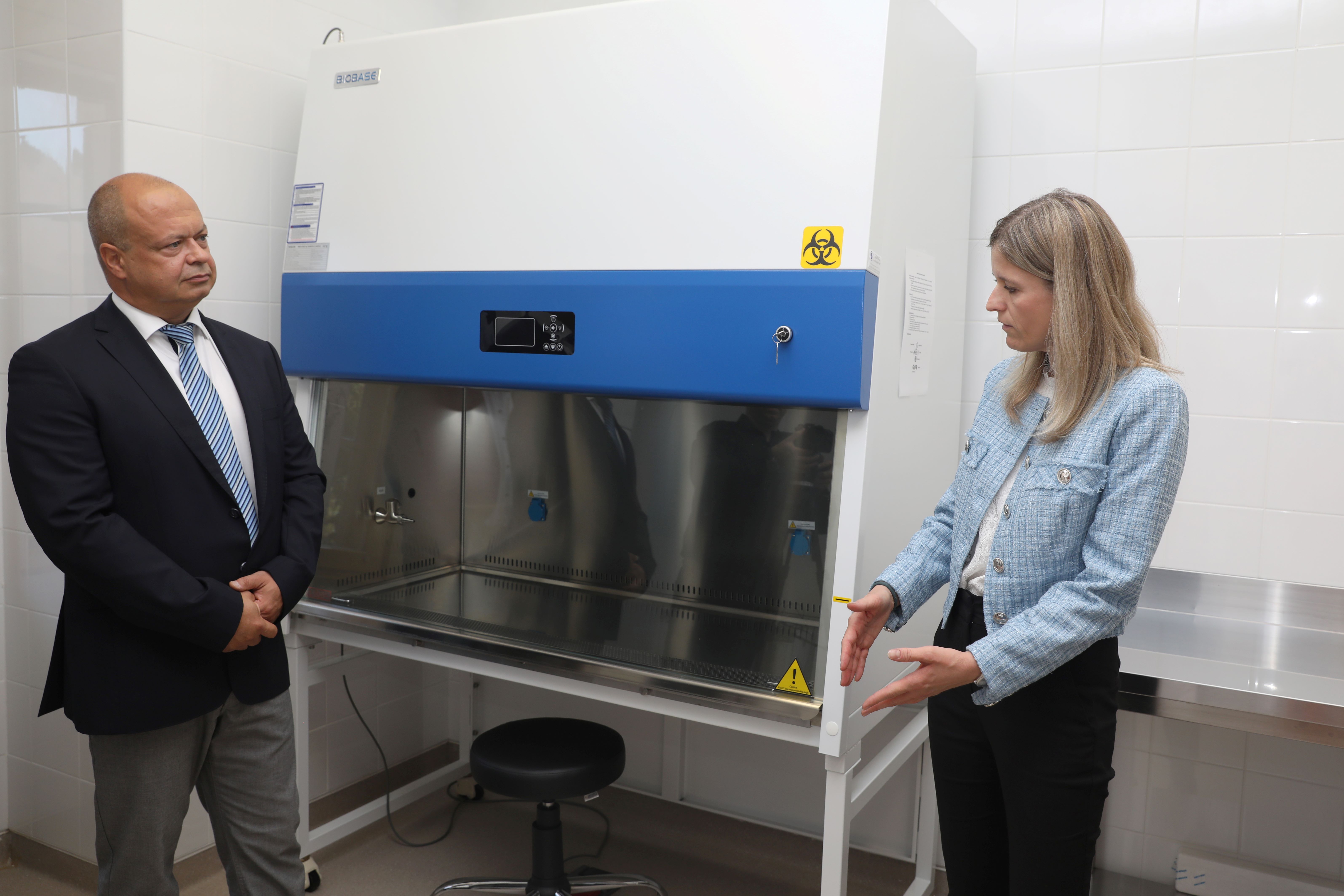 Cornea Bankot adtak át a PTE Klinikai Központ Szemészeti Klinikáján
